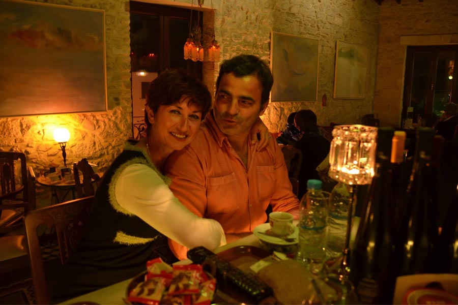 Eleni en Costa van Art-Café-Bar Iera Odos